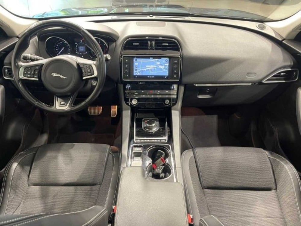 Jaguar F-Pace usata a Sondrio (12)
