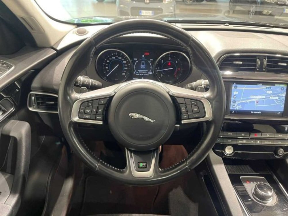 Jaguar F-Pace usata a Sondrio (13)