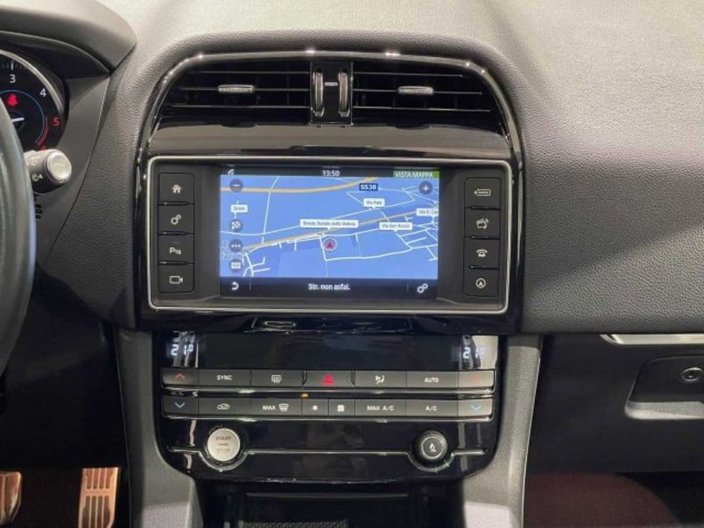 Jaguar F-Pace usata a Sondrio (14)