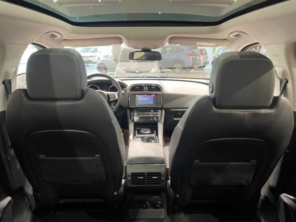 Jaguar F-Pace usata a Sondrio (16)