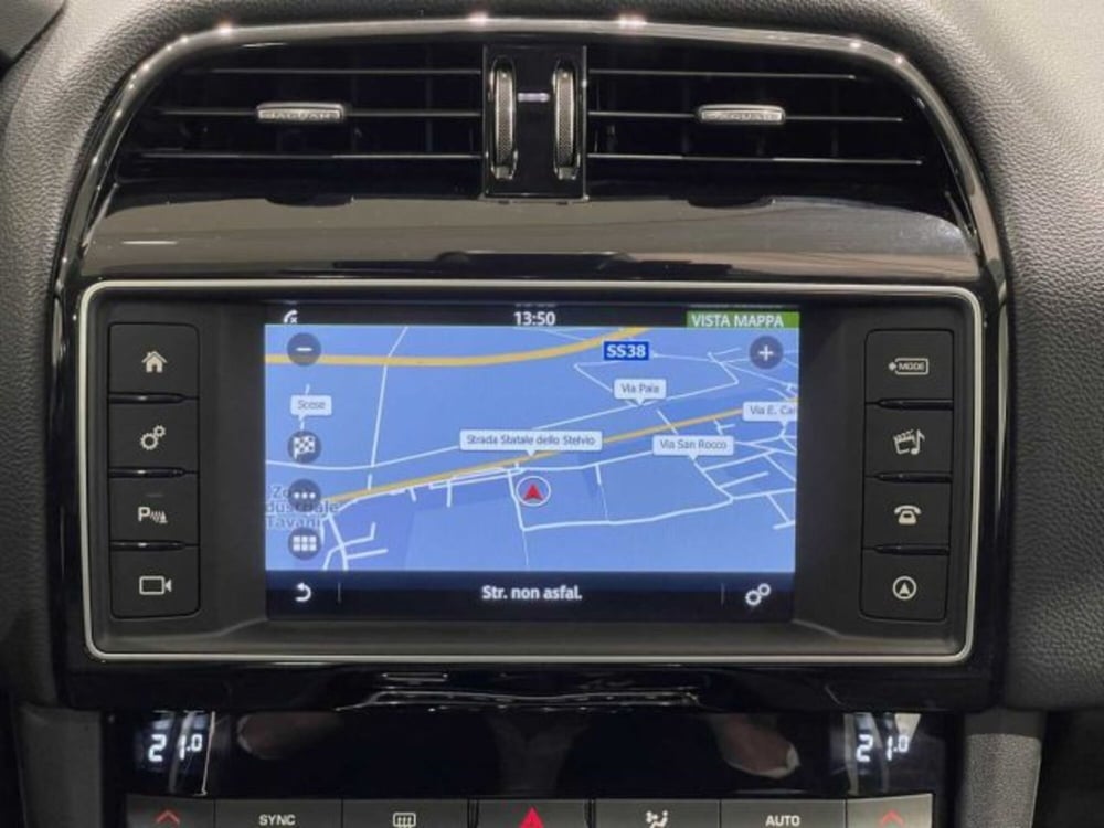 Jaguar F-Pace usata a Sondrio (17)