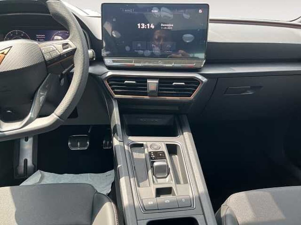 Cupra Leon nuova a Lecco (11)
