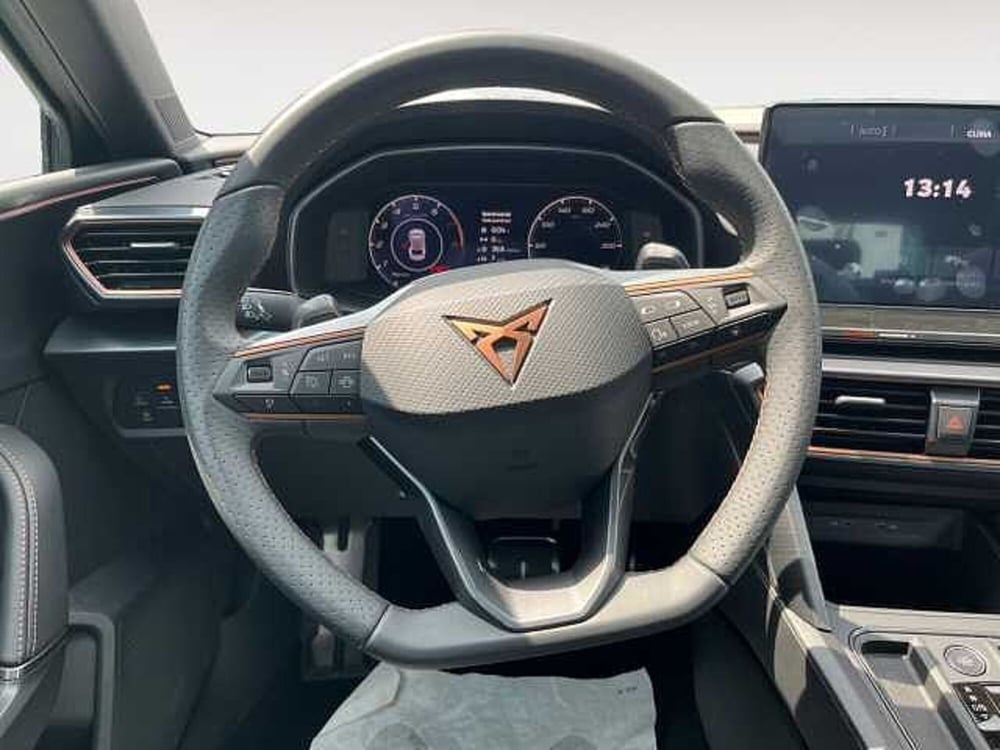 Cupra Leon nuova a Lecco (12)
