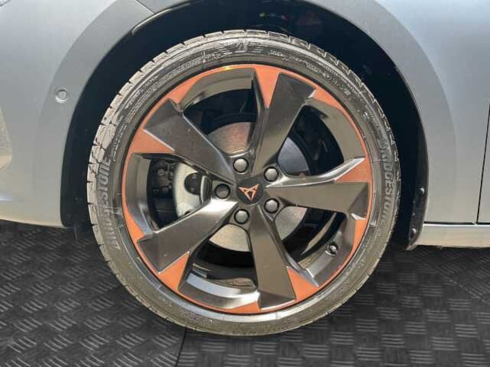 Cupra Leon nuova a Lecco (14)
