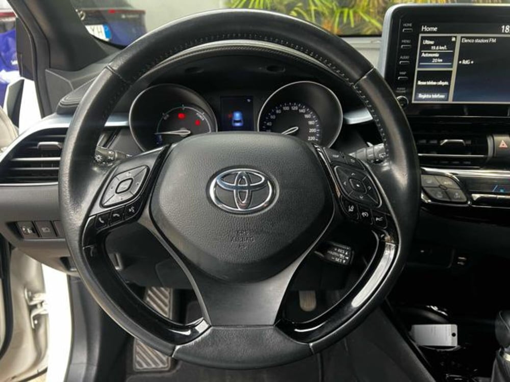 Toyota Toyota C-HR usata a Sassari (11)