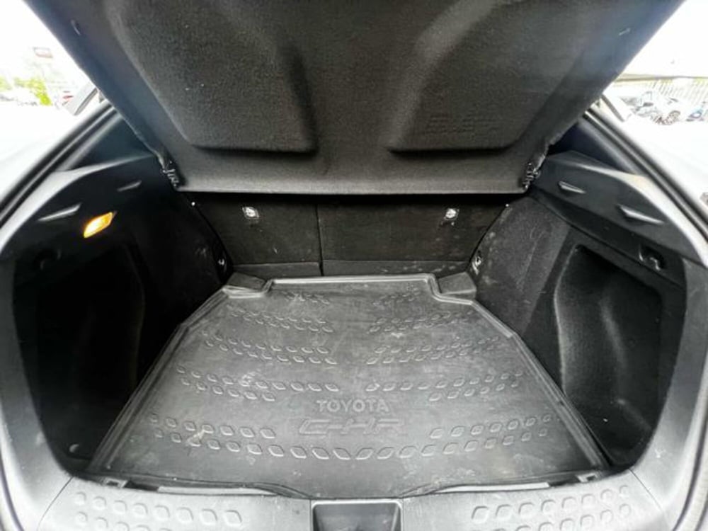 Toyota Toyota C-HR usata a Sassari (16)