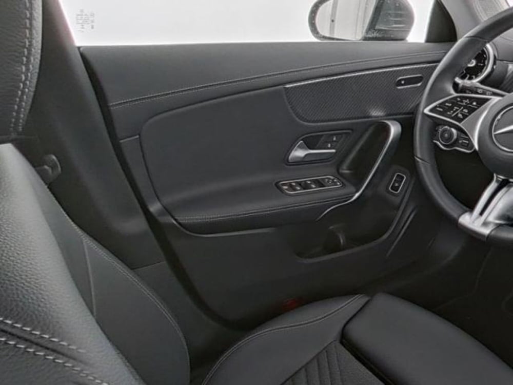 Mercedes-Benz CLA Shooting Brake usata a Milano (5)