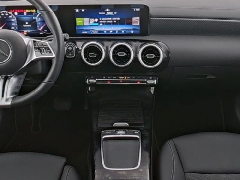 Mercedes-Benz CLA Shooting Brake usata a Milano (7)