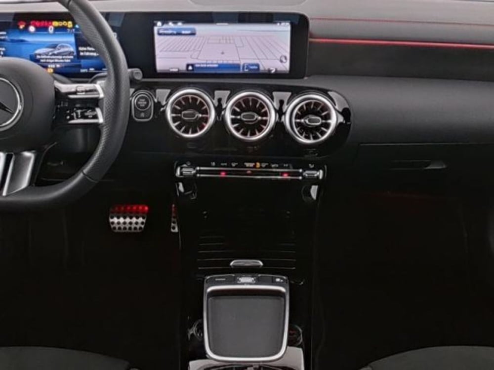 Mercedes-Benz CLA Shooting Brake usata a Milano (7)