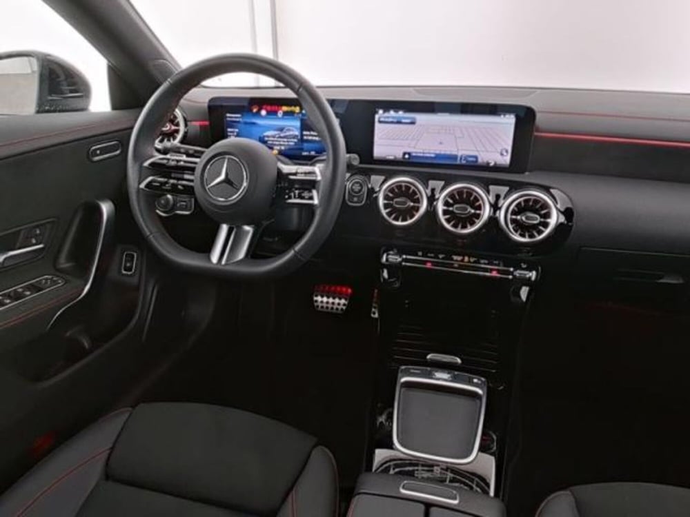 Mercedes-Benz CLA Shooting Brake usata a Milano (9)
