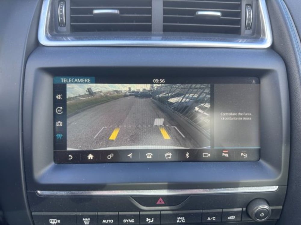 Jaguar E-Pace usata a Lodi (14)