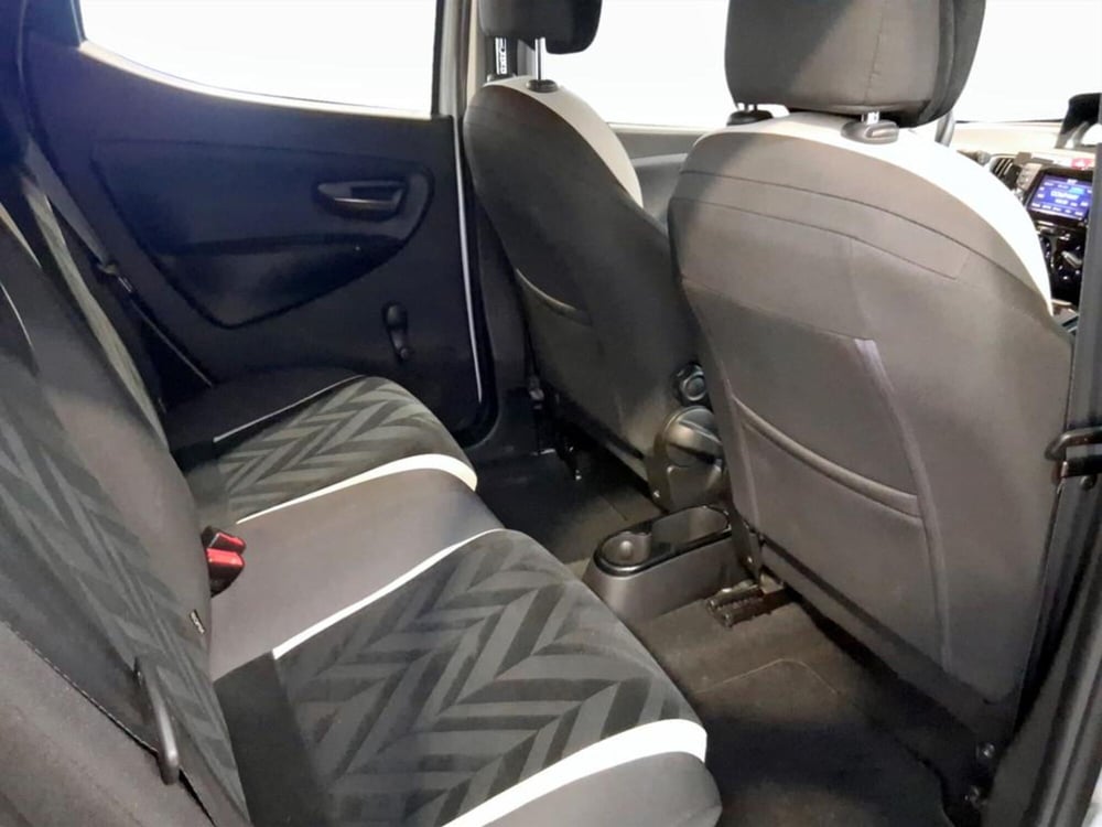 Lancia Ypsilon usata a Padova (15)