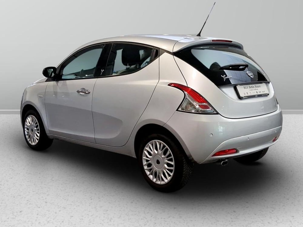 Lancia Ypsilon usata a Padova (3)