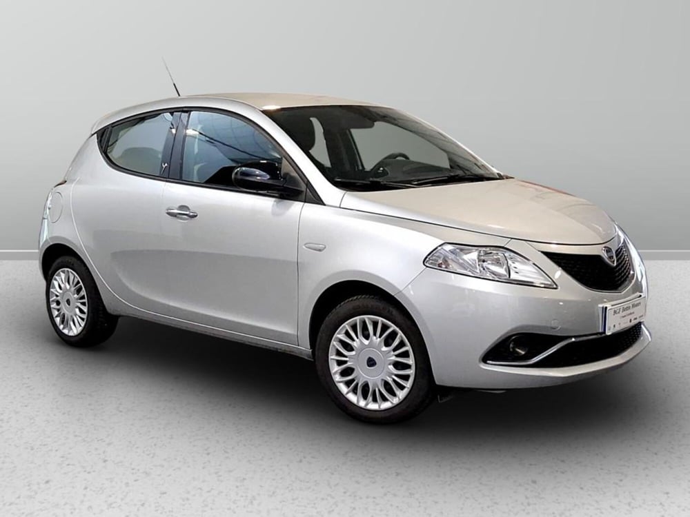 Lancia Ypsilon usata a Padova (4)