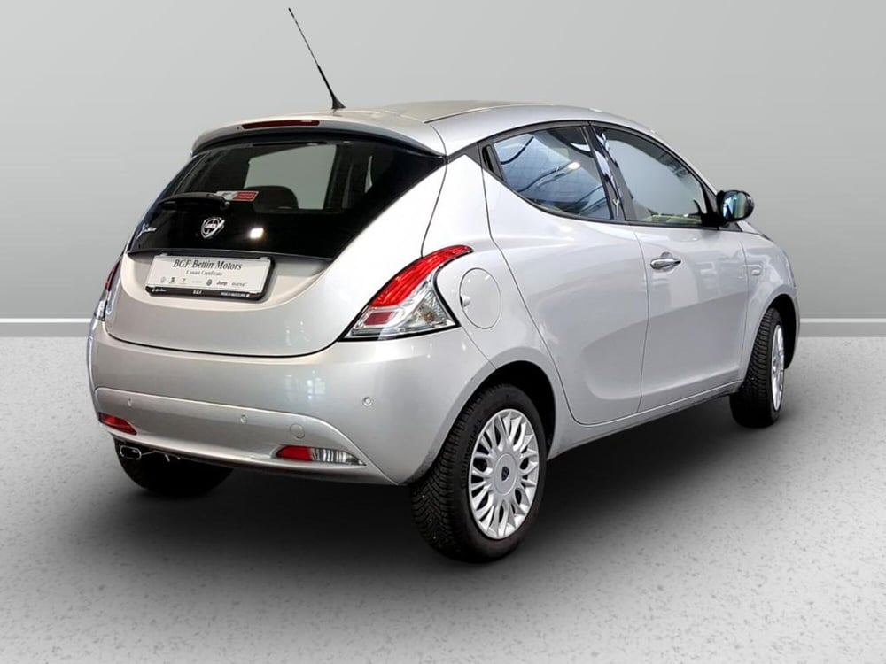 Lancia Ypsilon usata a Padova (6)