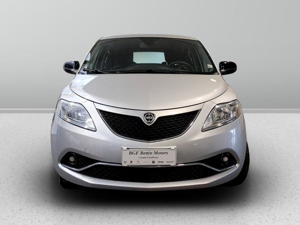 Lancia Ypsilon usata a Padova (7)