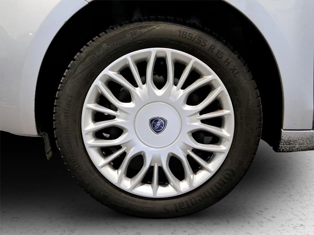 Lancia Ypsilon usata a Padova (9)
