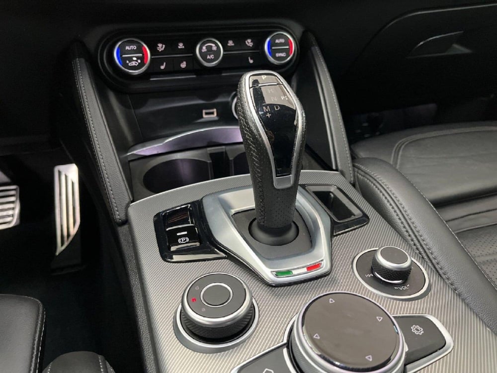 Alfa Romeo Stelvio usata a Torino (14)