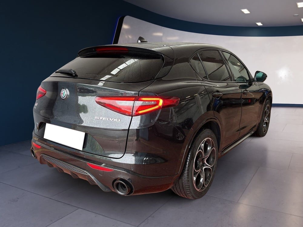 Alfa Romeo Stelvio usata a Torino (4)