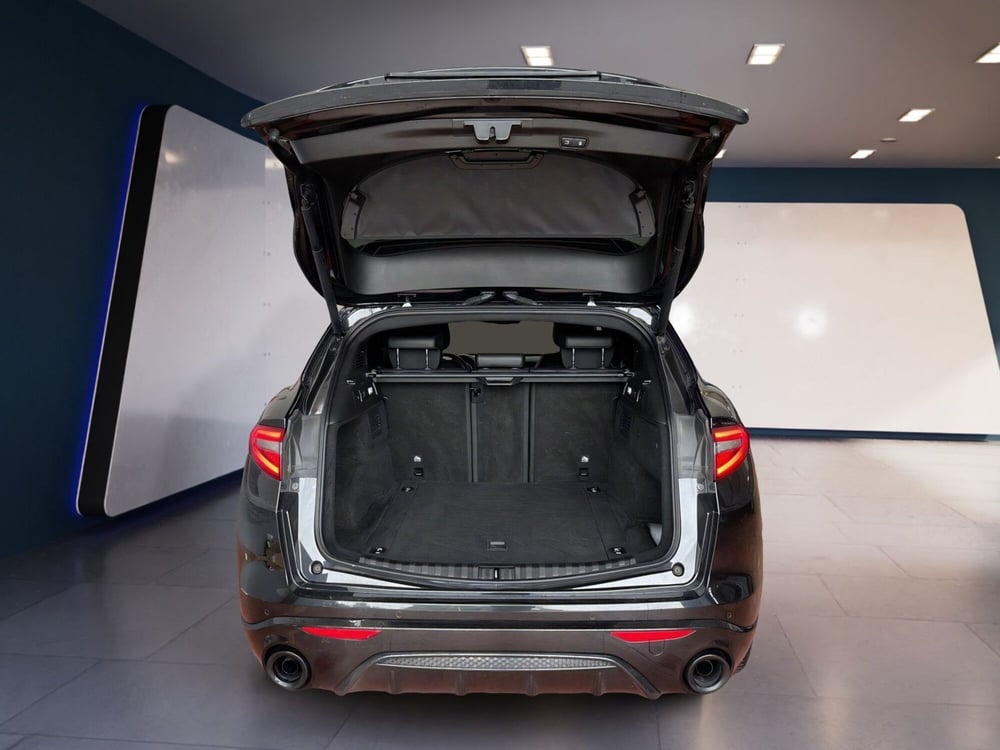Alfa Romeo Stelvio usata a Torino (7)