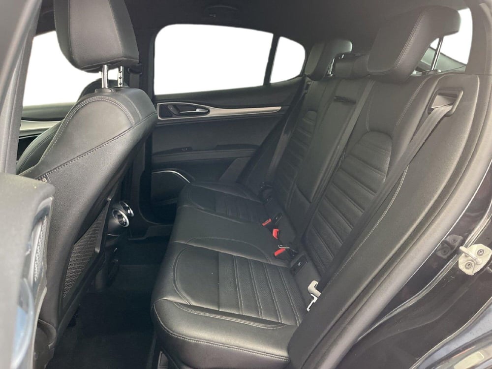 Alfa Romeo Stelvio usata a Torino (9)