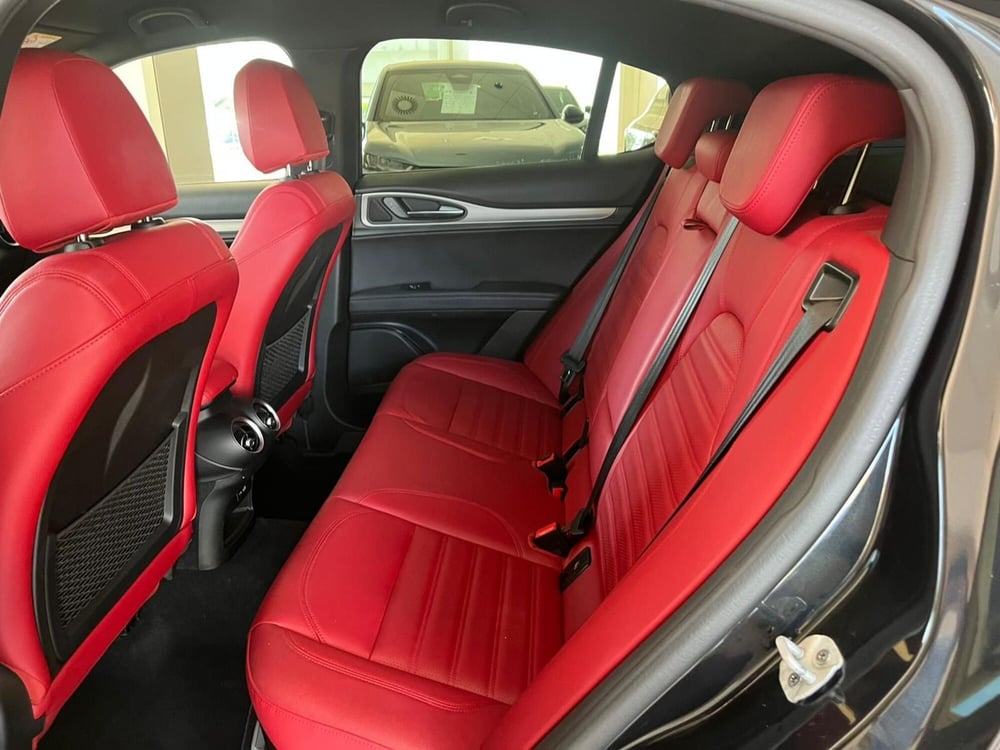 Alfa Romeo Stelvio usata a Milano (17)