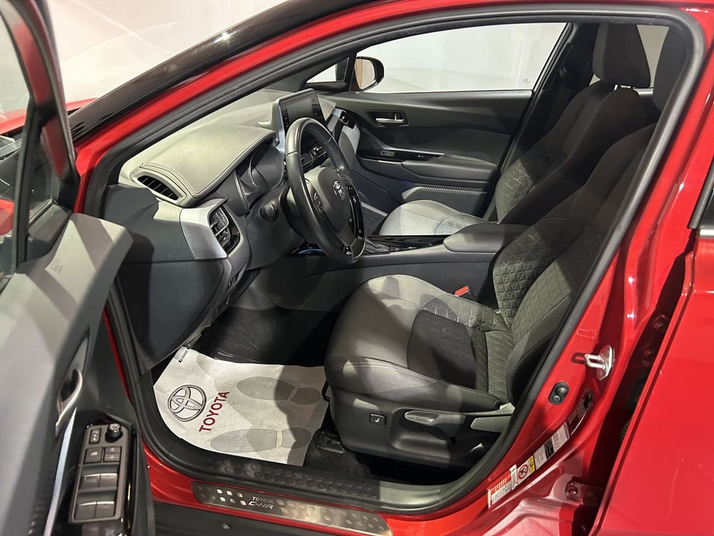 Toyota Toyota C-HR usata a Milano (12)