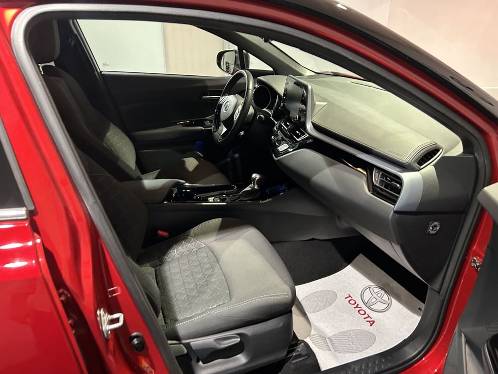 Toyota Toyota C-HR usata a Milano (6)