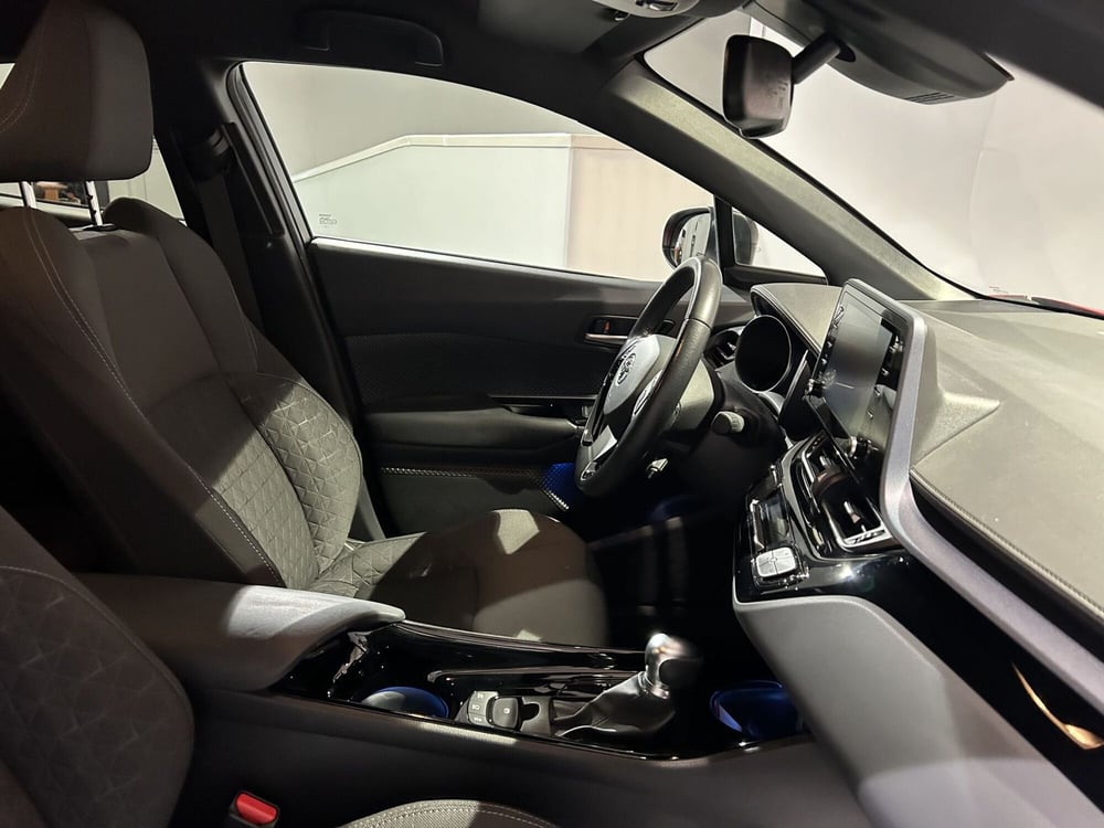 Toyota Toyota C-HR usata a Milano (7)