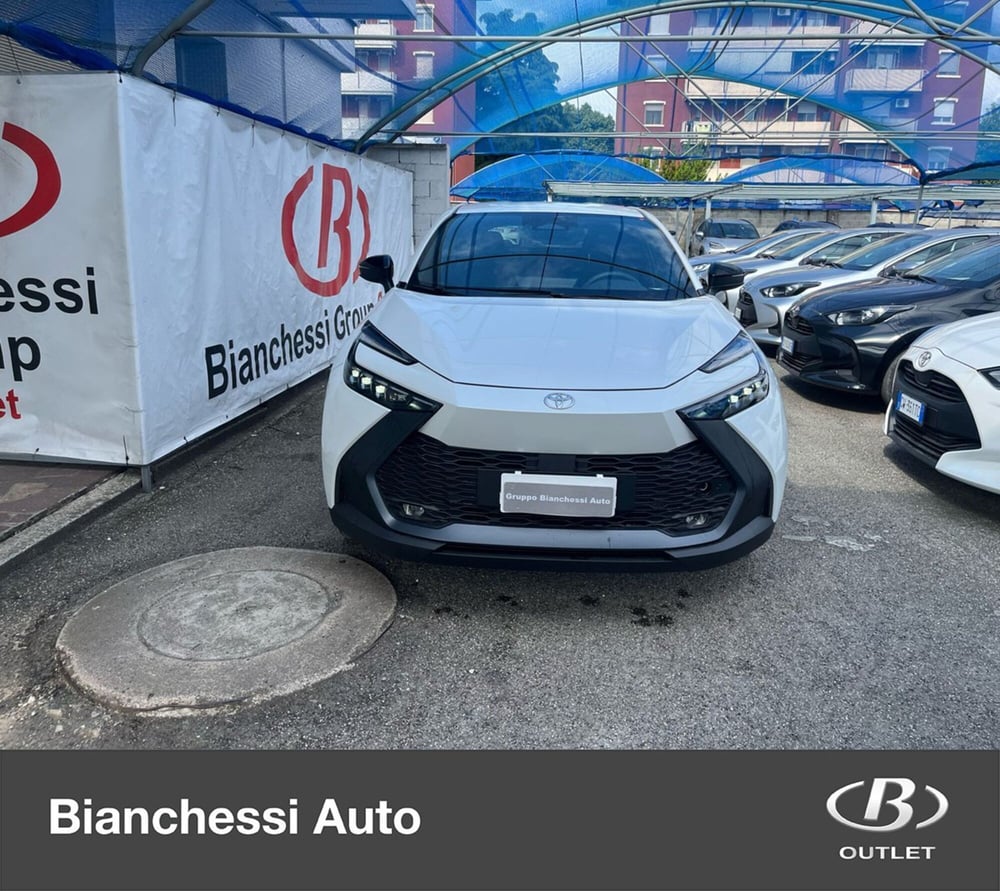 Toyota Toyota C-HR nuova a Cremona (3)