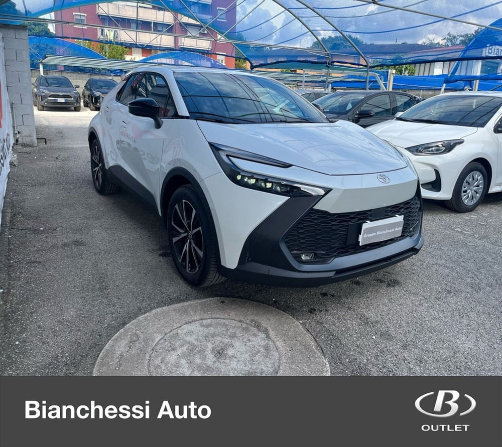 Toyota Toyota C-HR nuova a Cremona (4)