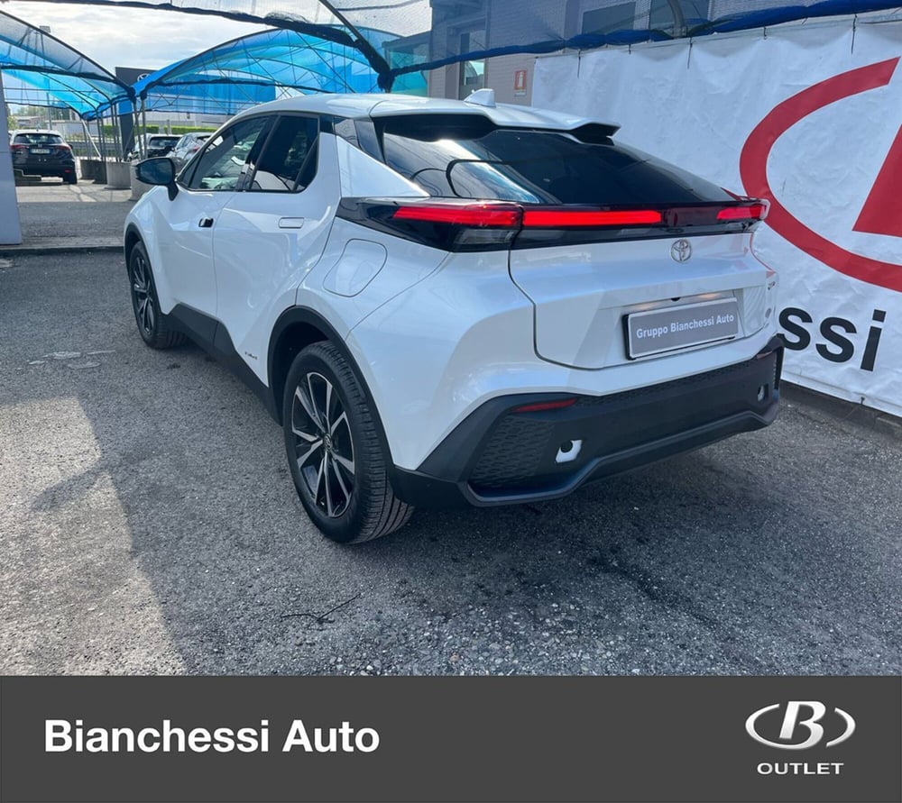 Toyota Toyota C-HR nuova a Cremona (5)