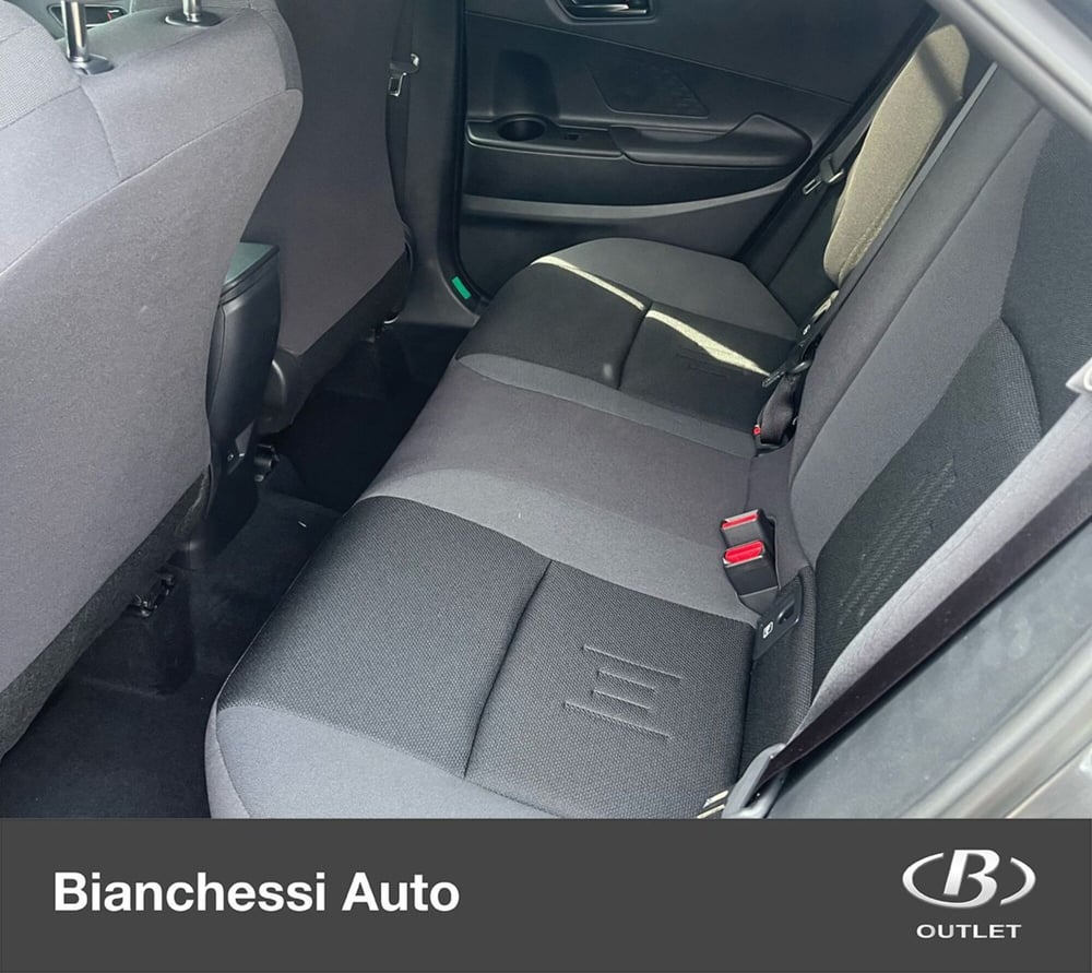 Toyota Toyota C-HR nuova a Cremona (13)