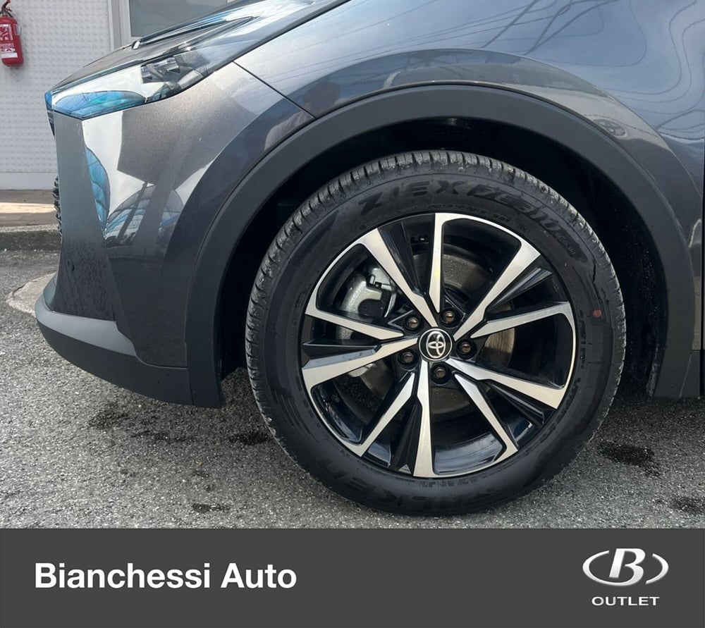 Toyota Toyota C-HR nuova a Cremona (14)