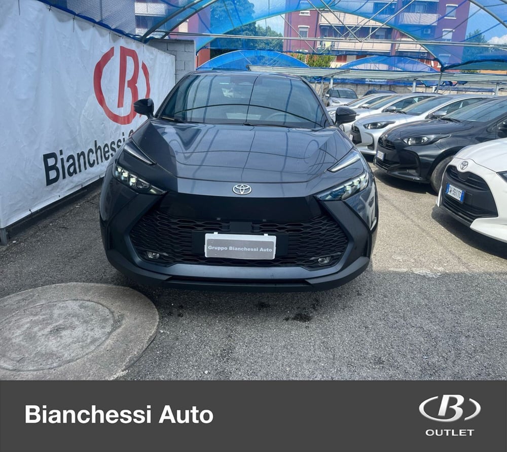 Toyota Toyota C-HR nuova a Cremona (3)