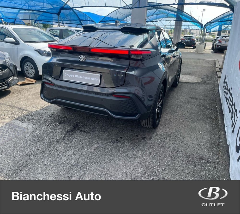 Toyota Toyota C-HR nuova a Cremona (5)