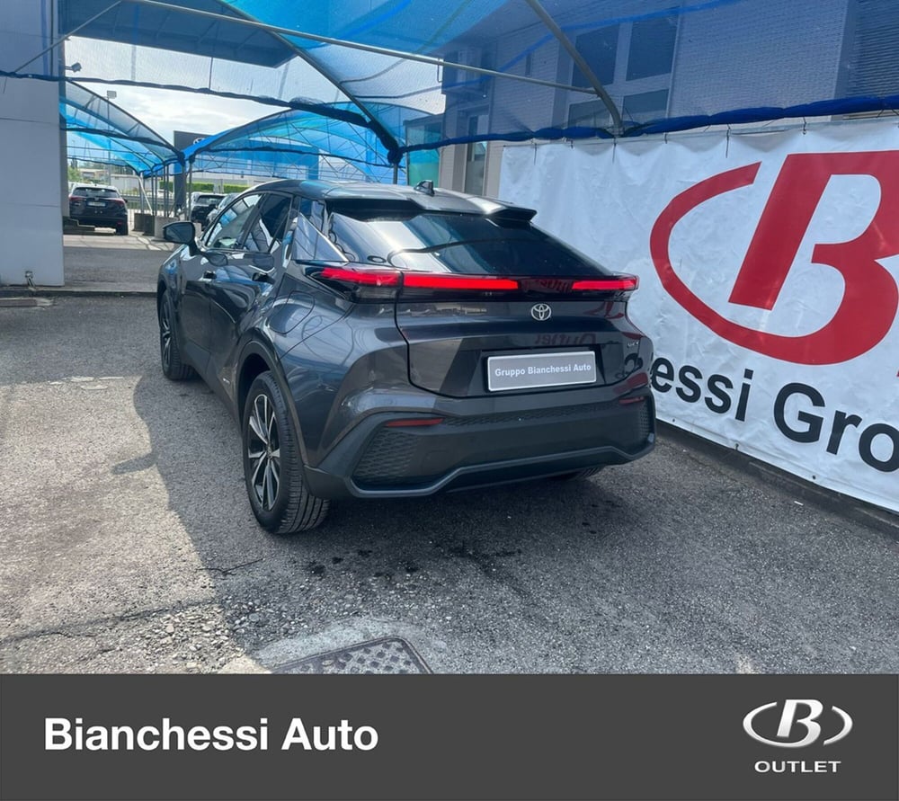 Toyota Toyota C-HR nuova a Cremona (7)