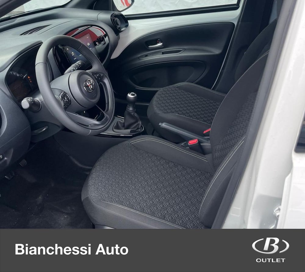 Toyota Aygo X nuova a Cremona (14)