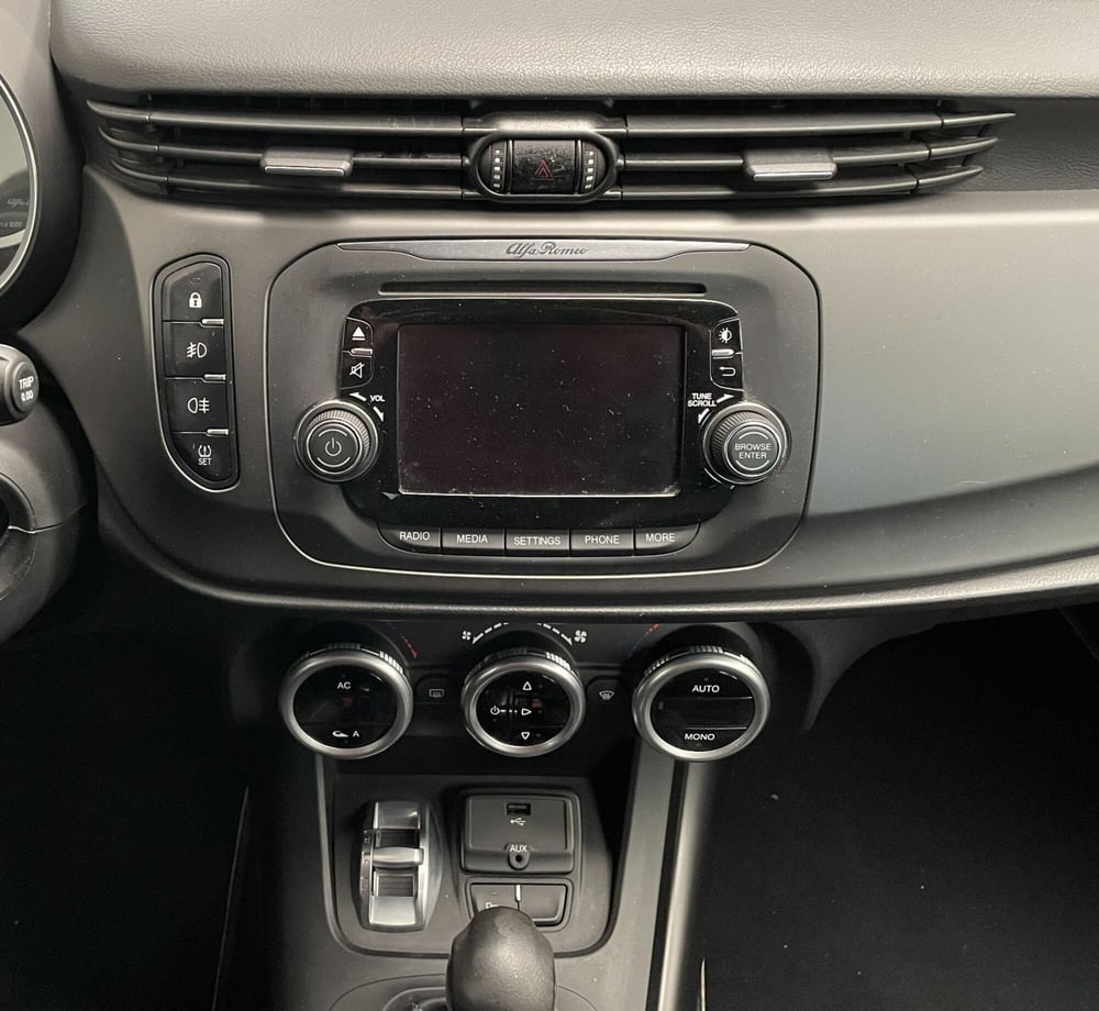 Alfa Romeo Giulietta usata a Novara (14)