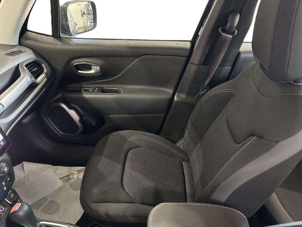Jeep Renegade nuova a Caltanissetta (17)
