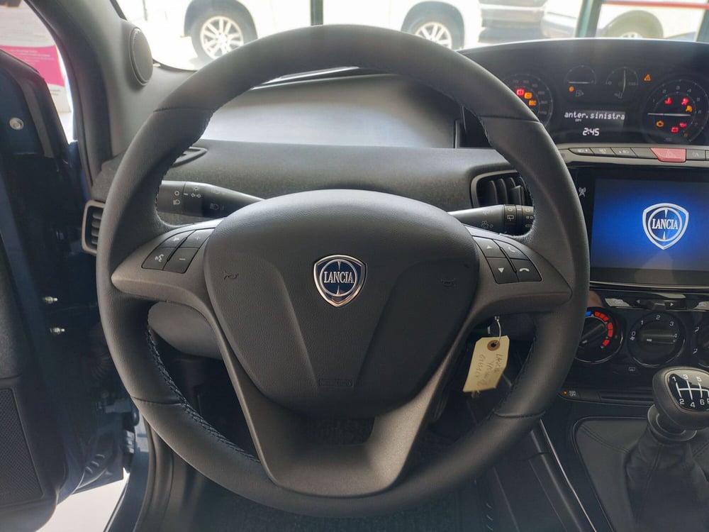 Lancia Ypsilon nuova a Reggio Emilia (12)