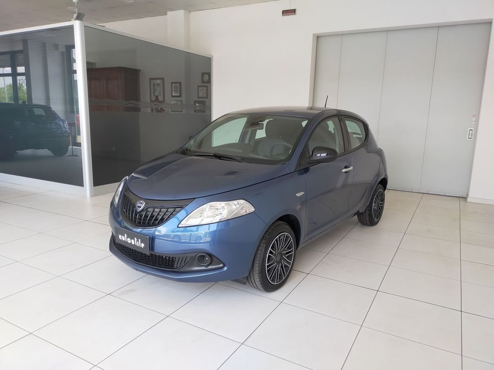 Lancia Ypsilon nuova a Reggio Emilia (3)