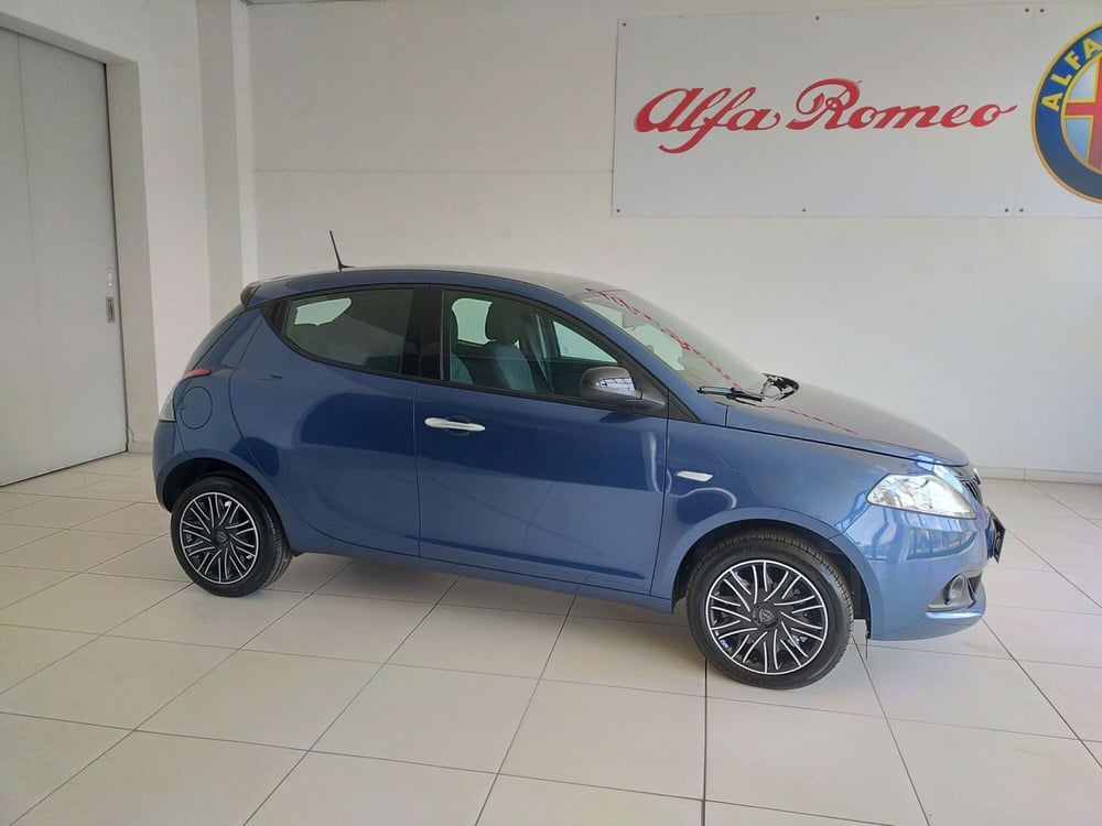 Lancia Ypsilon nuova a Reggio Emilia (4)