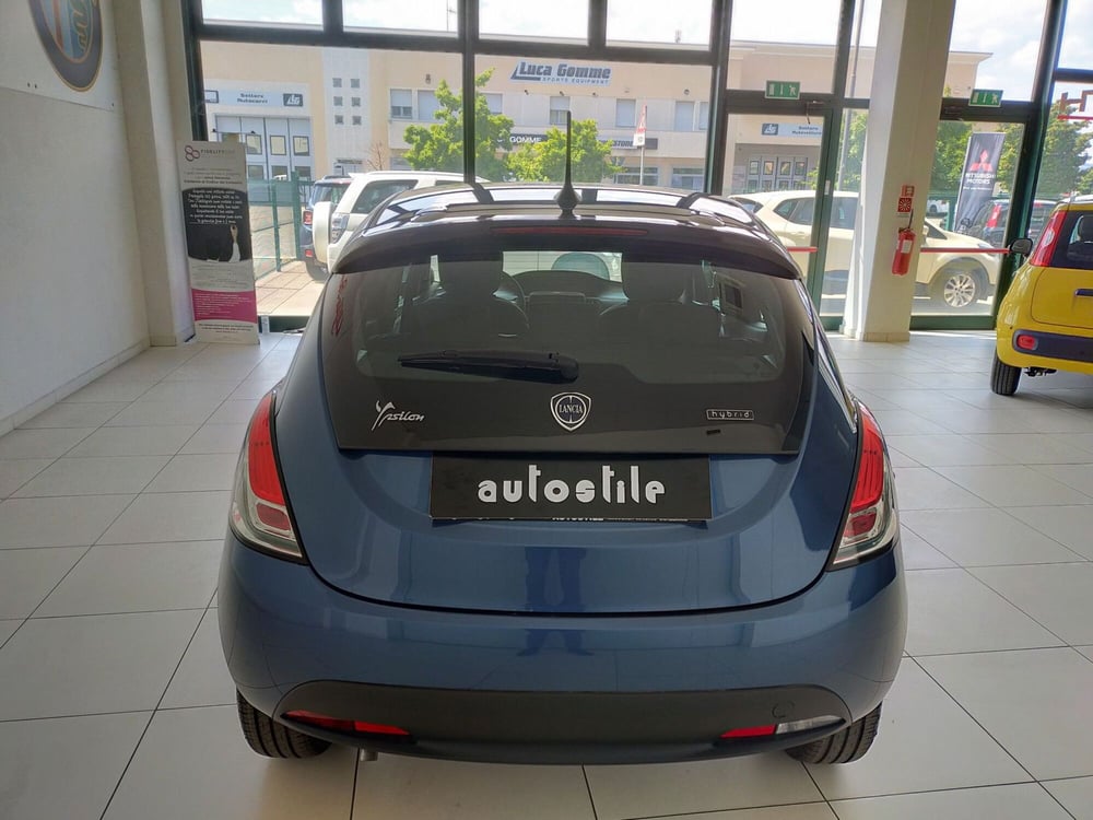 Lancia Ypsilon nuova a Reggio Emilia (5)