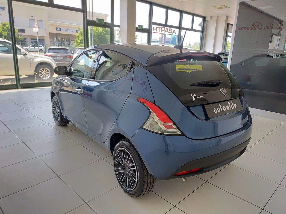 Lancia Ypsilon nuova a Reggio Emilia (6)