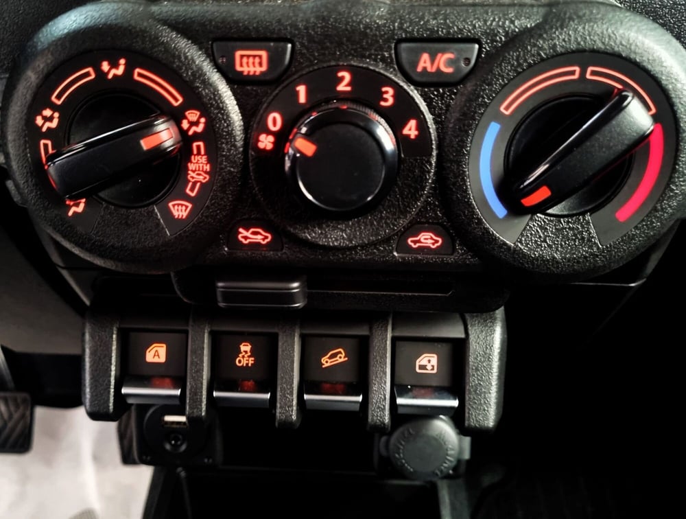 Suzuki Jimny nuova a Pavia (12)