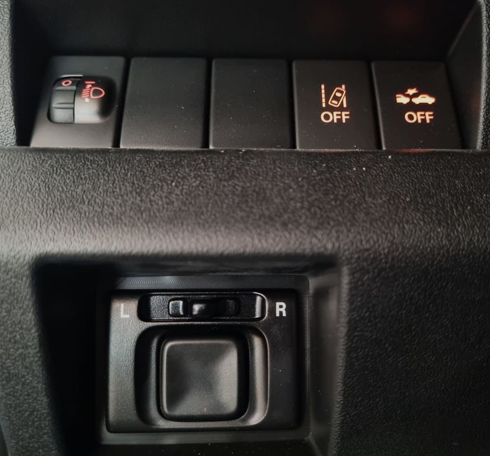 Suzuki Jimny nuova a Pavia (17)