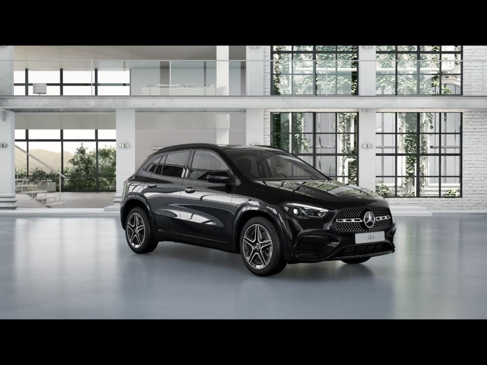 Mercedes-Benz GLA SUV nuova a Siena