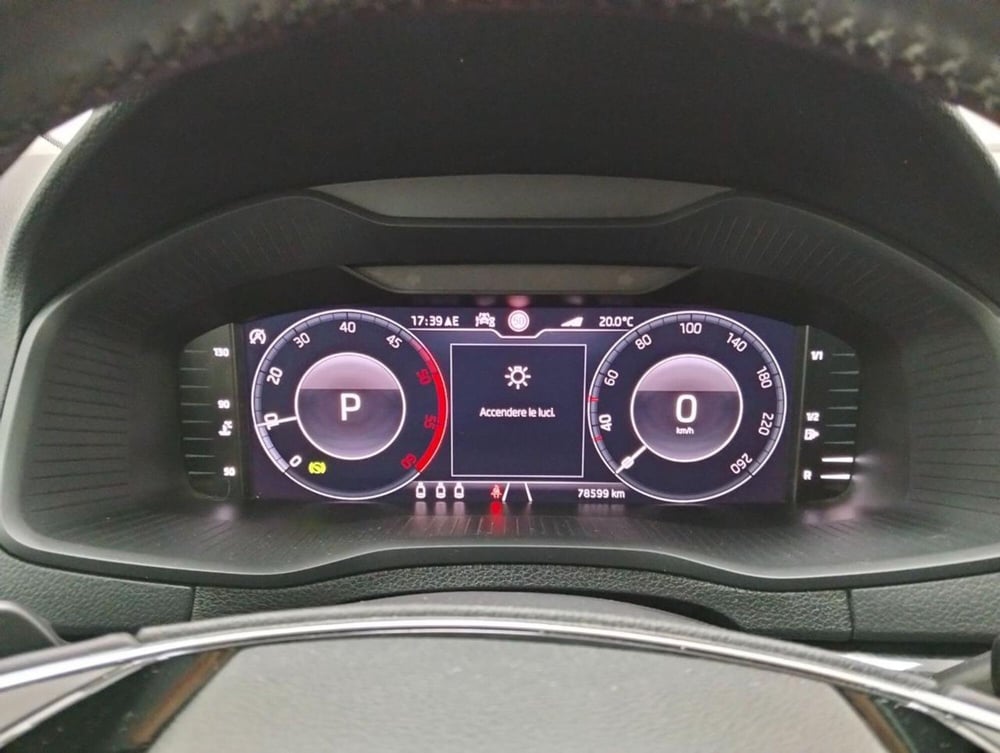 Skoda Karoq usata a Como (12)