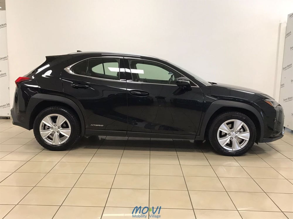Lexus UX usata a Torino (11)